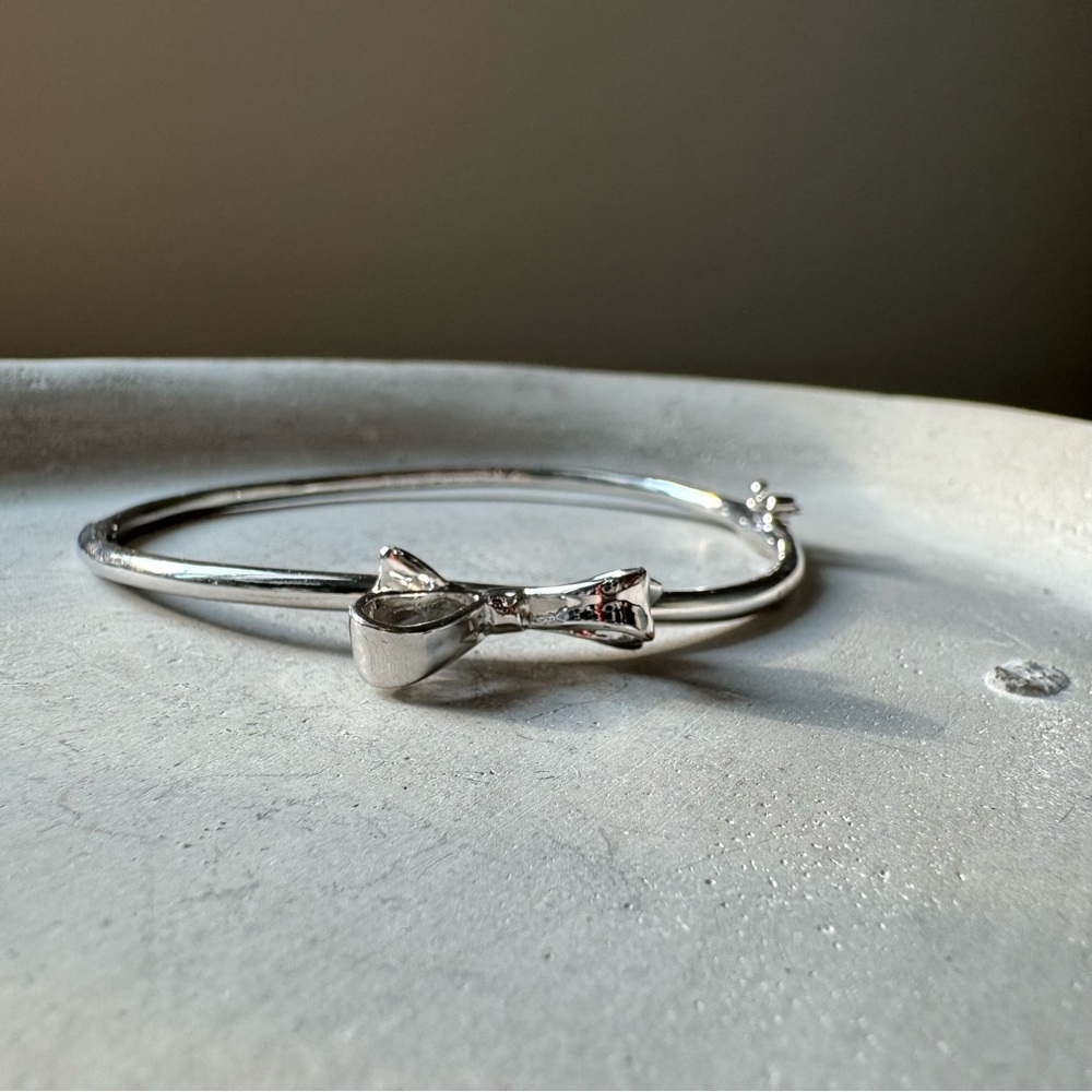kate spade | Silver Bow Bangle
